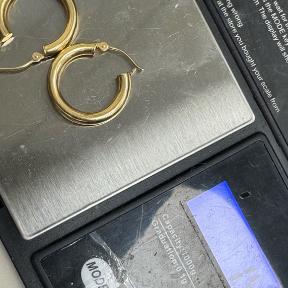 14K yellow gold hoop earrings - Picture 5 of 8